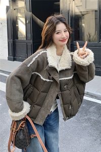 复古麂皮绒拼接短款羽绒服女冬2026新款小个子白鸭绒皮毛一体外套图片
