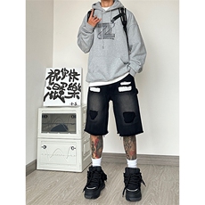 黑色