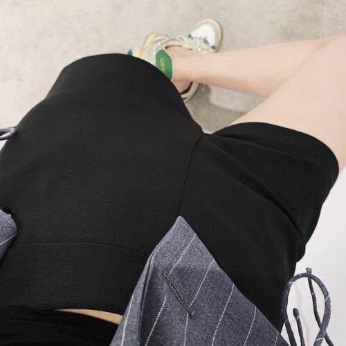 82143打底黑短裤图片