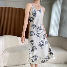 连衣裙女夏季白色花卉吊带长裙性感大码2025新款夏季醋酸缎面裙子，女装连衣裙，朝贺羊绒