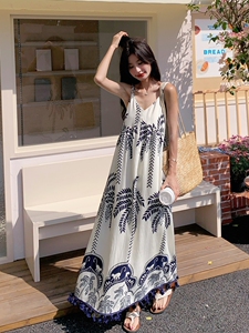 新款减龄海边穿搭裙子度假风鱼尾吊带连衣裙2025新款今年流行爆款图片