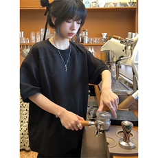 黑色