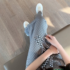 灰色