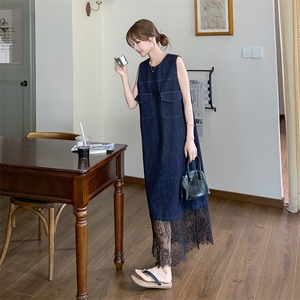 韩版蕾丝拼接无袖牛仔连衣裙女2025夏季新款宽松显瘦时尚背心长裙图片
