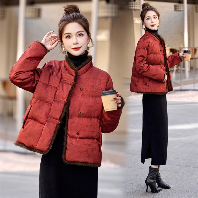 新中式G风羽绒服女2025冬新款今年流行独特漂亮短款红色盘扣外套,女装羽绒服,伊仟回