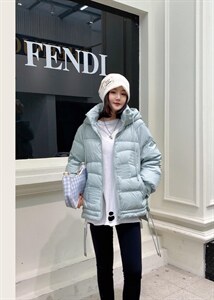 90羽绒服图片
