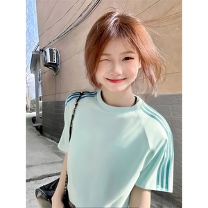 抖音得物品质二开240克宽松纯棉美式潮牌印花三条杠中性风短袖T恤图片