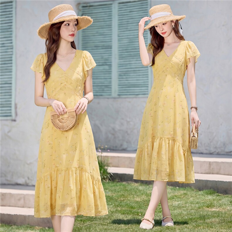 2026年夏季新款半袖显瘦优雅印花蕾丝拼接V领修身气质连衣裙女，女装连衣裙，美沁