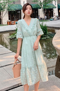 春夏超显瘦连衣裙桑蚕丝时尚通勤刺绣短袖连衣裙9911图片