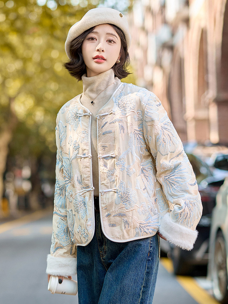 刺绣羽绒服女重工钉珠短外套2025冬新款轻薄绒盘扣上衣,女装羽绒服,韩蜜菓