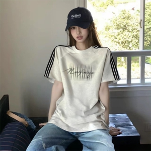 抖音得物品质二开240克宽松纯棉美式潮牌印花三条杠中性风短袖T恤图片