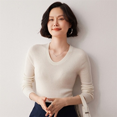 秋冬新款洋气时尚百搭显瘦女款精纺一线成衣U领35%羊绒衫，女装羊绒衫，艾巧羊绒