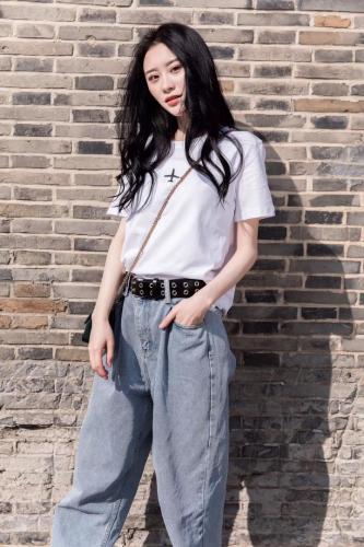 DG1908时尚简约刺绣小飞机百搭T,女装,L·H·X