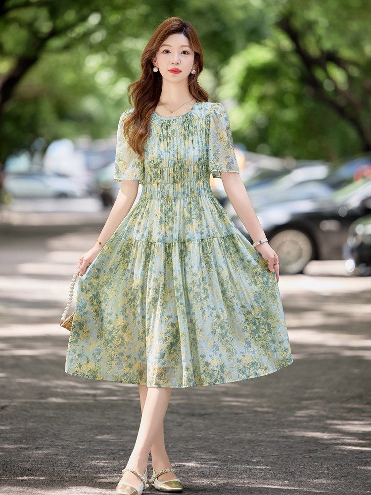 2025年夏季夏季新款高级显瘦碎花收腰连衣裙,女装连衣裙,米莱