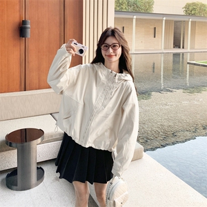 韩版宽松休闲连帽短款外套女2025春秋季新款设计感显瘦冲锋衣夹克图片