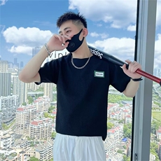 黑色
