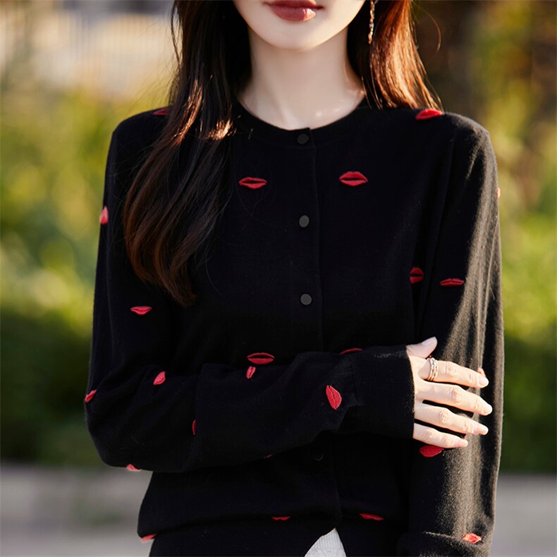 拼色圆领精纺羊毛针织开衫女圆领刺绣长袖毛衣宽松小个子外套上衣图片