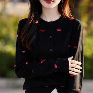 拼色圆领精纺羊毛针织开衫女圆领刺绣长袖毛衣宽松小个子外套上衣图片