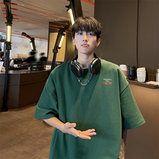 墨绿色