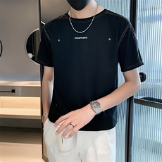 黑色