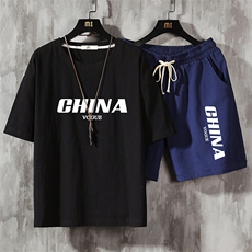 黑衣宝蓝裤