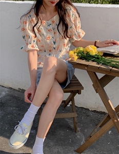 夏季新款短袖刺绣花朵小衫图片