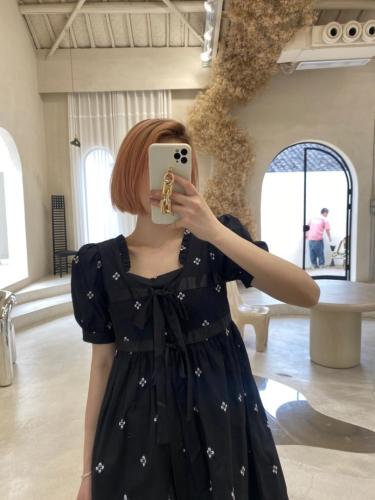 黑色刺绣花朵蝴蝶结拼接连衣裙,女装连衣裙,ceelphy