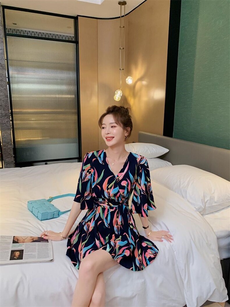 夏季新款连衣裙，女装连衣裙，早颜