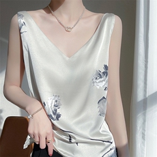 缎面显瘦V领外穿吊带背心女夏内搭打底短款上衣设计感小众，女装背心吊带，绒宛羊绒