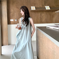 法式减龄豆绿色无袖背心连衣裙女夏2025新款休闲气质超火洋气裙子，女装连衣裙，1D066-1