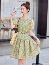 碎花连衣裙2025夏季新款小个子巨好看的波西米亚气质收腰度假短裙，女装连衣裙，韩宇舍