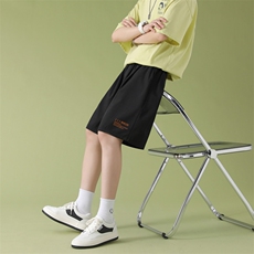黑色