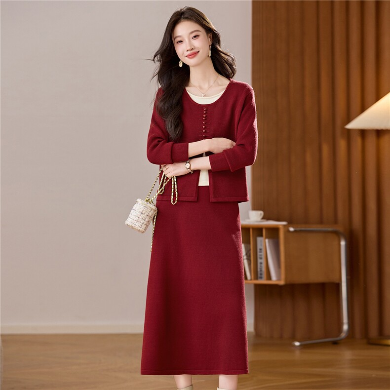 秋季套装裙子2025新款高级温柔气质打底衫假两件毛衣半身裙两件套，女装羊毛衫，艾米