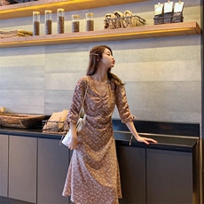 2021新款潮流舒适简约主推木棉花抽绳V领连衣裙，女装连衣裙，卡莱