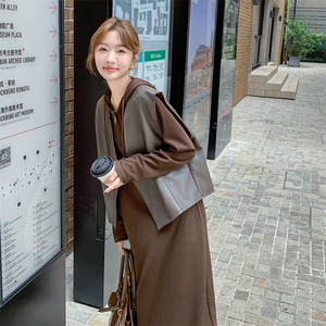 高级感pu皮马甲连衣裙女2025年春季新款时尚气质卫衣裙图片