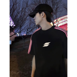 抖音得物品质二开240克宽松纯棉美式潮牌印花三条杠中性风短袖T恤图片