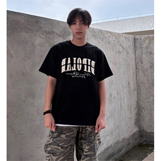 黑色