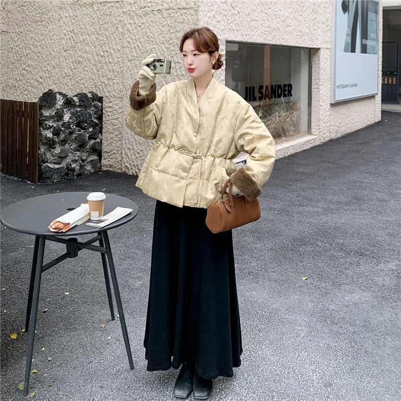 新中式V领提花毛毛羽绒服2025冬新款设计感收腰显瘦90白鸭绒外套图片