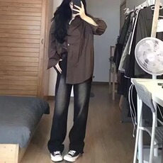 黑色