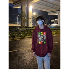 酒红色