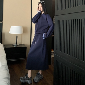 女春新款袖口拼接加圆领卫衣半身裙两件套图片