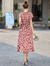 高级感温柔风女人味碎花波点连衣裙夏季新款超好看收腰显瘦A字裙，女装连衣裙，依路服饰