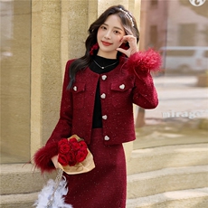 现货2025年红色小香风套装订婚礼服女结婚新娘便装90羽绒两件套，女装套装/套裙，众宇琦