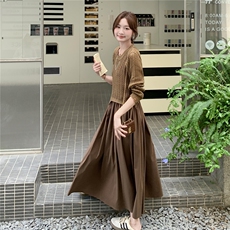 早秋新款不规则长袖镂空针织衫慵懒风收腰气质吊带连衣裙两件套，女装连衣裙，维壹