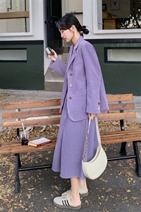紫色灯芯绒西装套装女2025春季新款高级感小个子西服半身裙两件套图片
