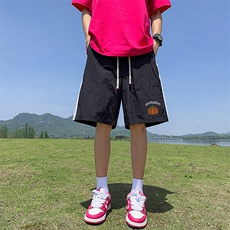 黑色