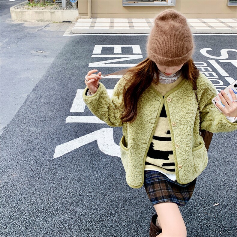 绿色羊羔毛外套女秋冬2024新款短款小个子加厚皮毛一体学院棉衣,女装短外套,2C158