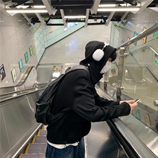 黑色