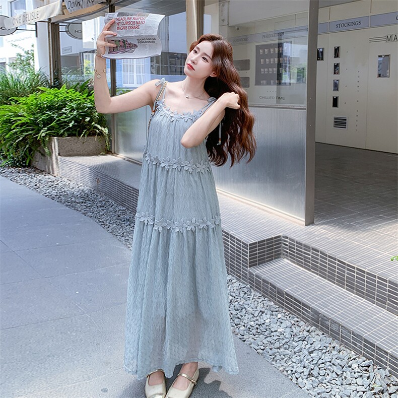 甜美度假风花朵拼接吊带连衣裙2025夏季新款宽松显瘦超仙A字长裙,女装连衣裙,纯色衣恋