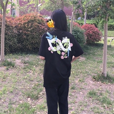 黑色